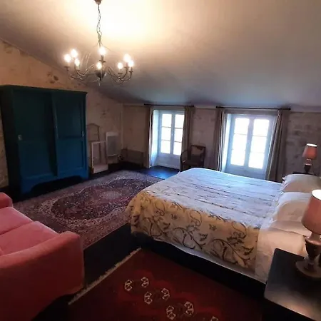 Beautiful, Luxurious Cottage. Criteuil-la-Magdeleine